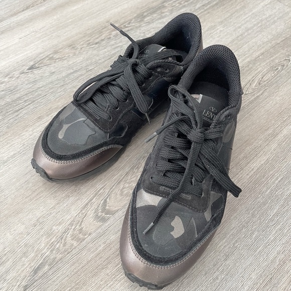 Valentino black rockstud sneakers - Picture 3 of 4